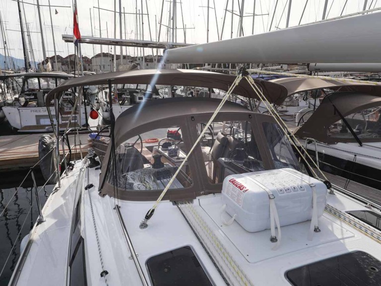 Sailboat hire in Trogir - Bavaria Bavaria Cruiser 37 Style