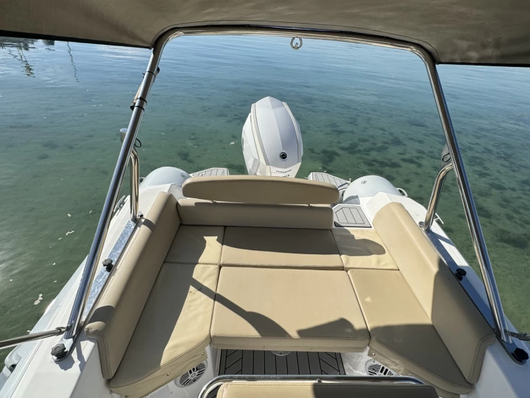 Charter a MV 25 in Port de Pollença on Samboat