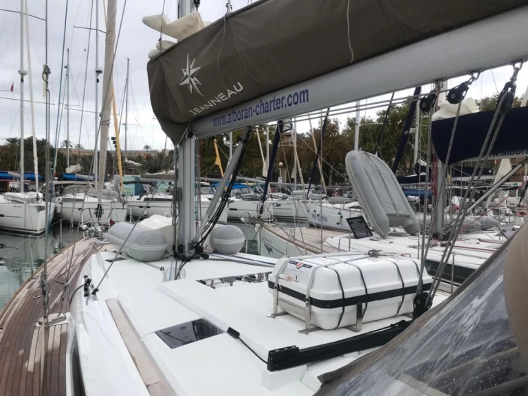 Sailboat hire in Santa Cruz de Tenerife - Jeanneau Sun Odyssey 519