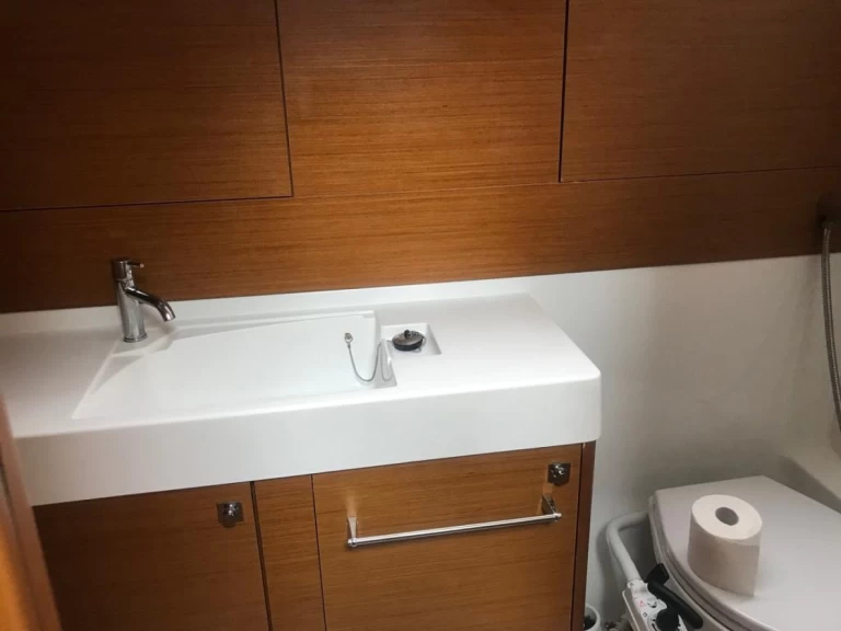 Hire Sailboat with or without skipper Jeanneau Santa Cruz de Tenerife