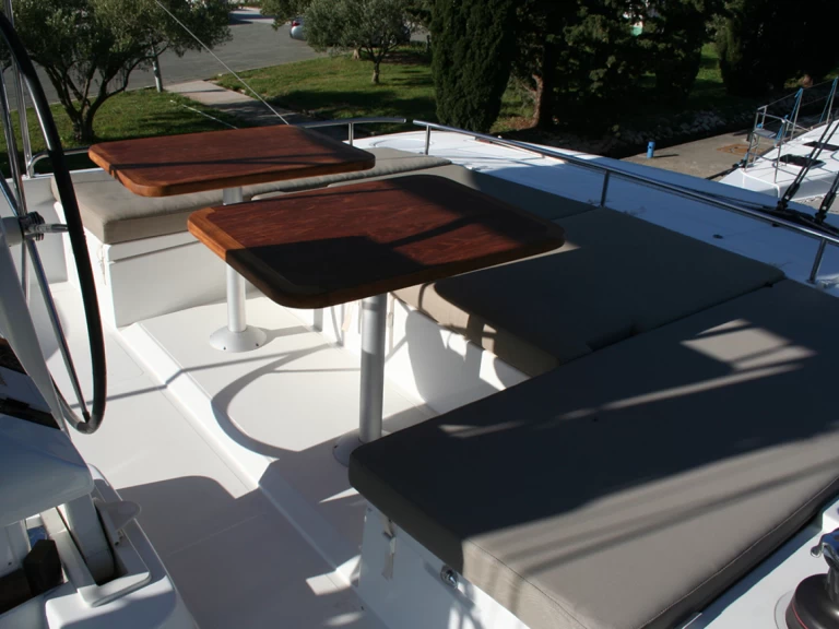 Charter a Lagoon Lagoon 52 F in Eden Island on Samboat