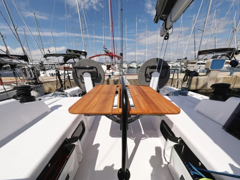 Hire Sailboat Bénéteau with a boat licence