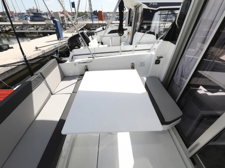 Motorboat hire in Biograd na Moru - Jeanneau Merry Fisher 795