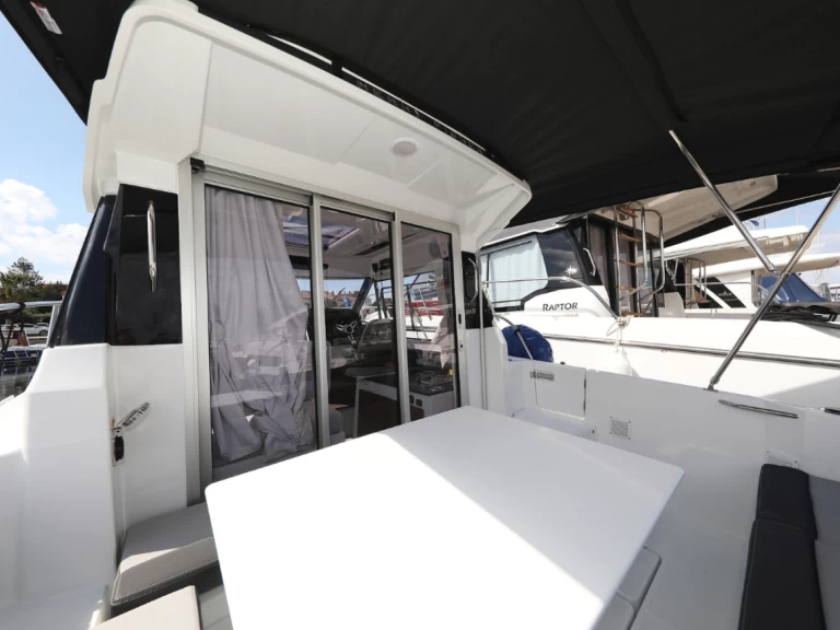 Charter a Jeanneau Merry Fisher 795 in Biograd na Moru on Samboat