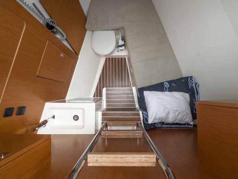 Yacht hire Pula cheap Bavaria C50 Holiday - 5 + 1 cab.