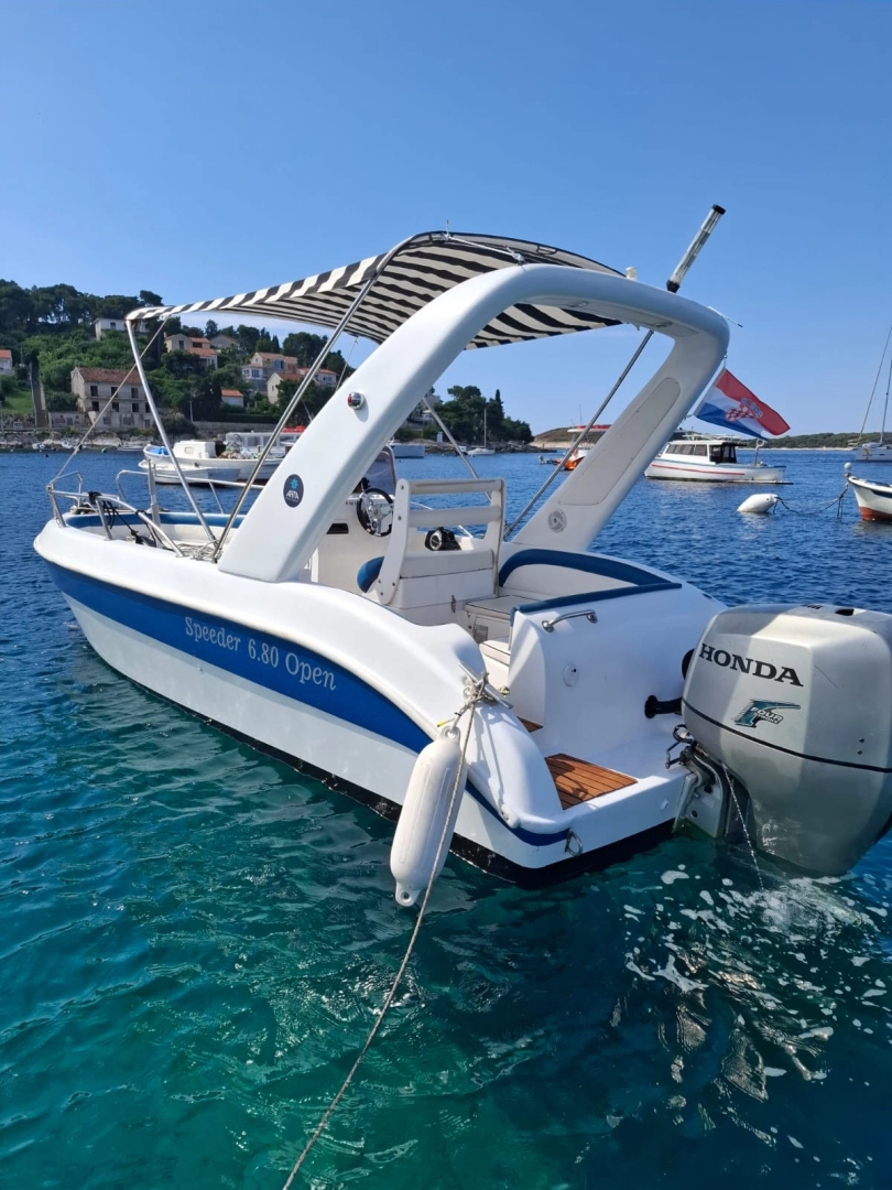 Yacht hire Hvar cheap 680 Open