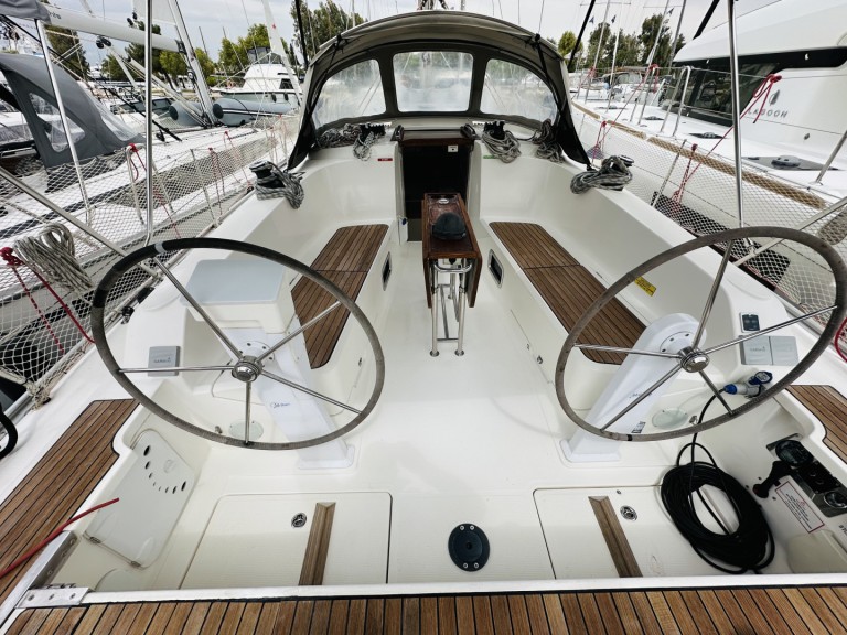 Hire a Bavaria Cruiser 41 Alimos