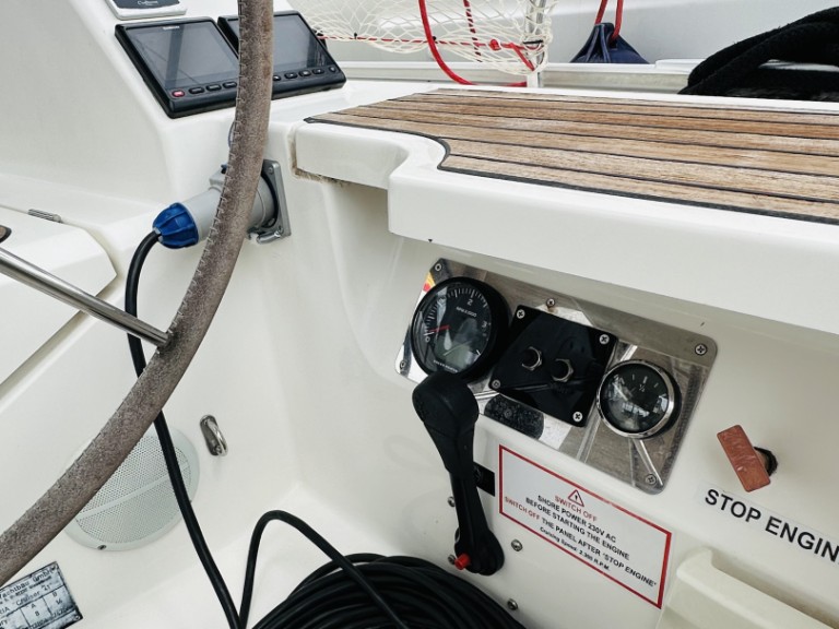 Yacht charter Alimos - Bavaria Cruiser 41 on SamBoat