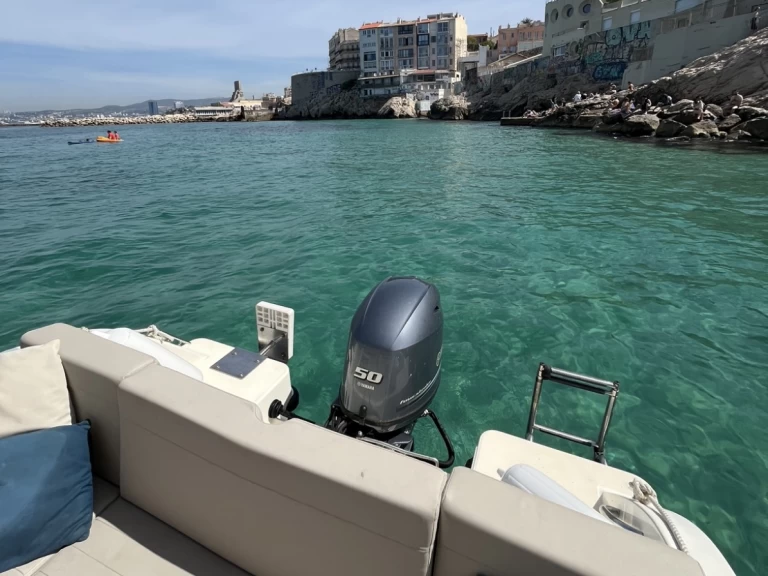 Hire Motorboat with or without skipper B2 Marine Marseille