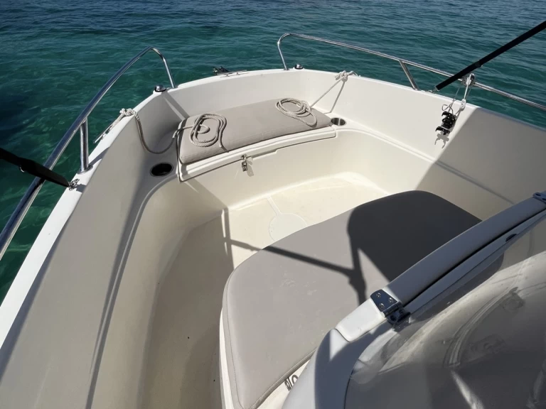 Hire Motorboat B2 Marine with a boat licence