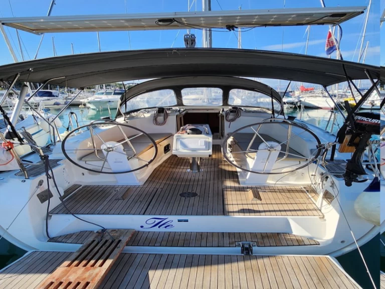 Charter a Bavaria Cruiser 41 in Split on Samboat