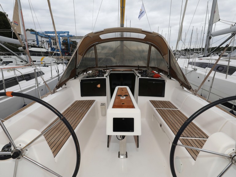 Yacht hire Šibenik cheap Dufour 350 Grand Large