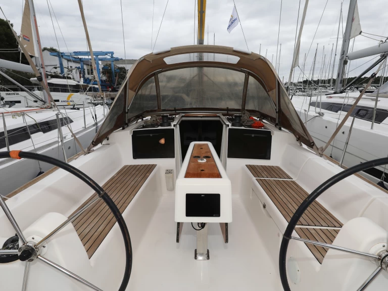 Yacht hire Šibenik cheap Dufour 350 Grand Large