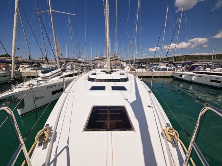 Sailboat hire in Sukošan - Bavaria Bavaria C50