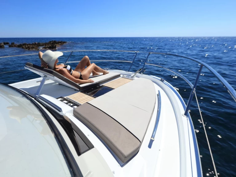 Motorboat to hire Cogolin at the best price