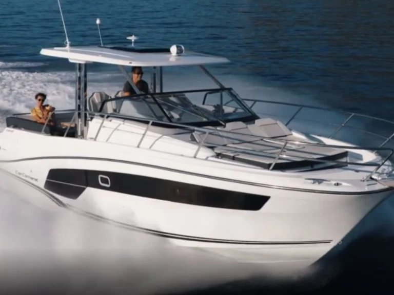 Yacht hire Cogolin cheap CAP CAMARAT 10.5