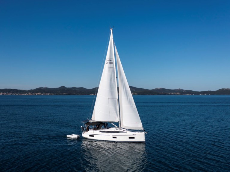 Hire Sailboat Bavaria with a boat licence