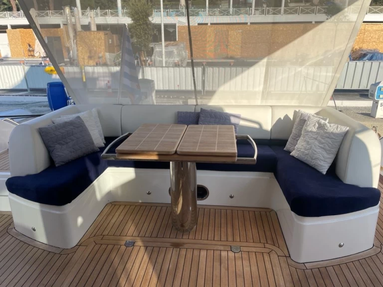 Hire Motorboat Princess with a boat licence