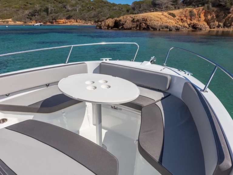 Motorboat to hire Cogolin at the best price