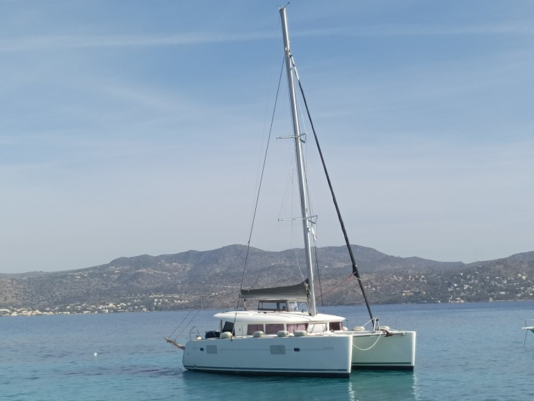 Hire Catamaran Lagoon with a boat licence