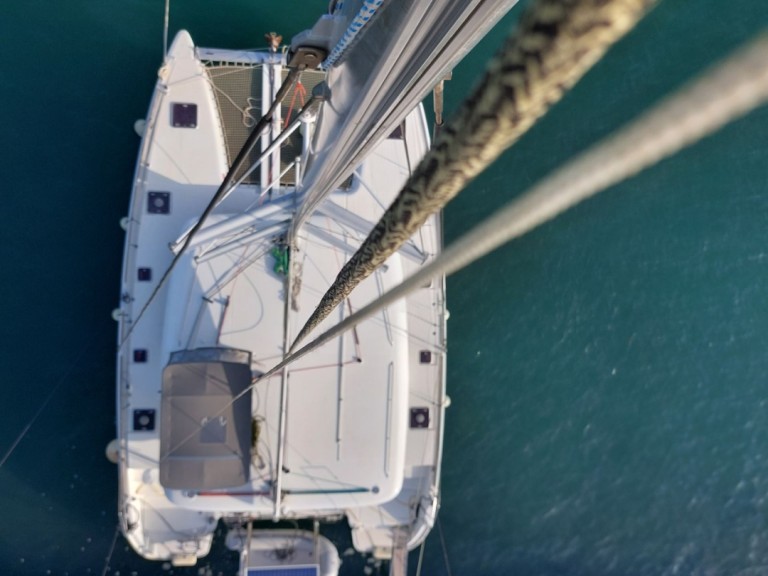 Catamaran to hire Néa Péramos at the best price