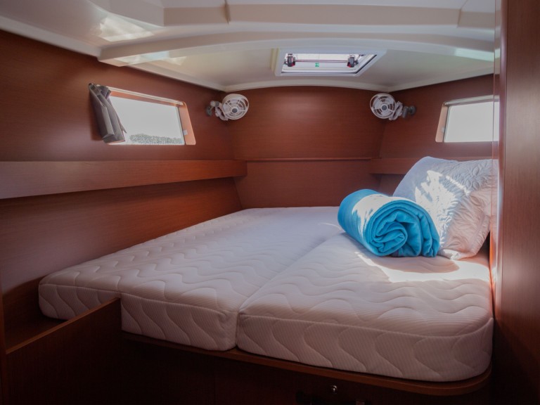 Yacht hire Bocca di Magra cheap Oceanis 41.1