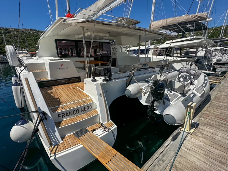 Hire Catamaran Fountaine Pajot with a boat licence