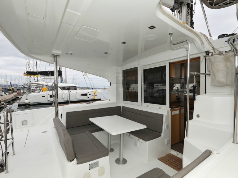 Charter a Lagoon Lagoon 39 in Biograd na Moru on Samboat