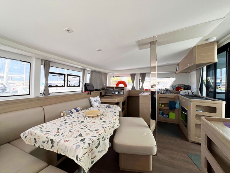 Hire Catamaran Lagoon with a boat licence