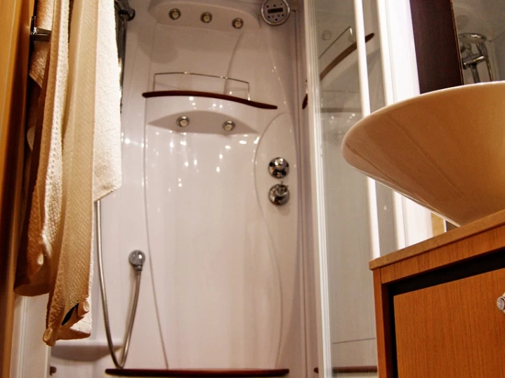 Luxury Yacht to hire Seget Donji at the best price