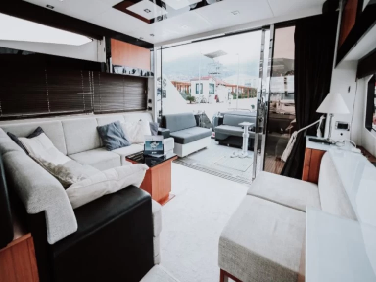 Charter a Sunseeker Sunseeker Predator 64 in Seget Donji on Samboat