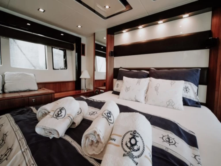 Hire Luxury Yacht with or without skipper Sunseeker Seget Donji