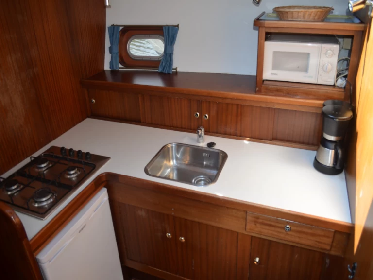 Motorboat to hire Drachten at the best price