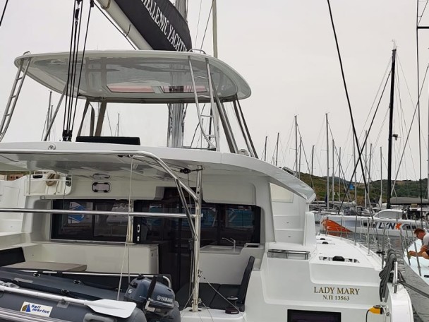 Charter a Lagoon Lagoon 46 in Lávrio on Samboat