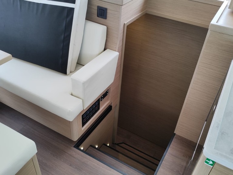 Yacht charter Lávrio - Lagoon Lagoon 46 on SamBoat