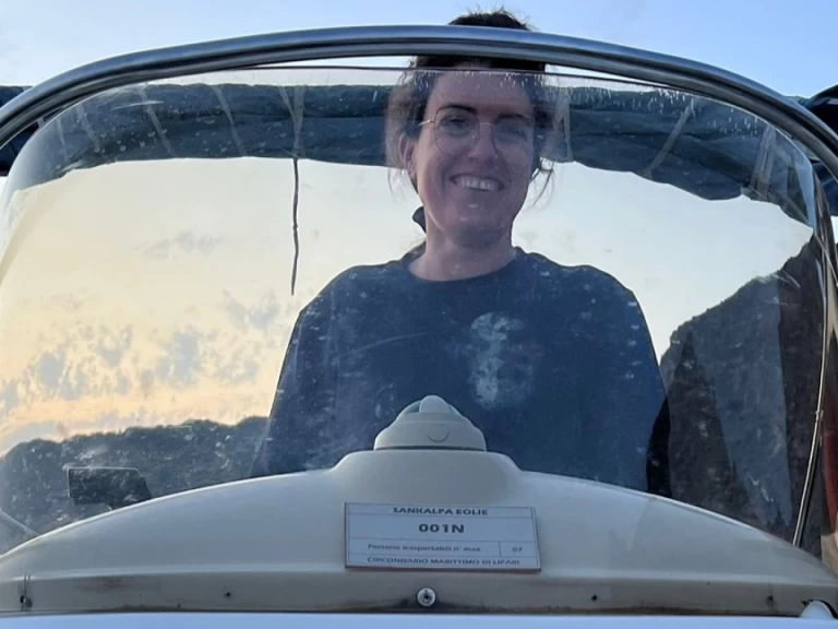 Yacht hire Lipari cheap Prestige one