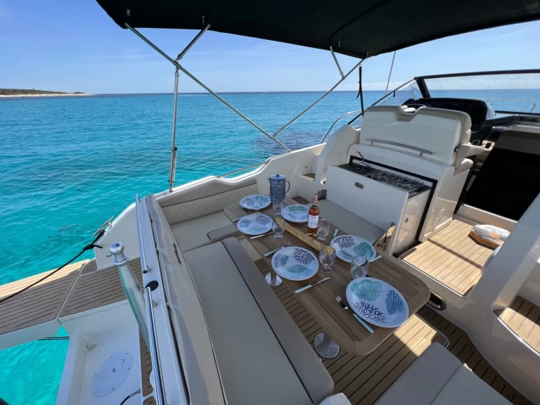 Hire a B2 Marine CAP FERRET 752 CRUISER Cannes