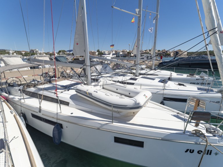 Yacht charter Portocolom - Jeanneau Sun Odyssey 410 on SamBoat