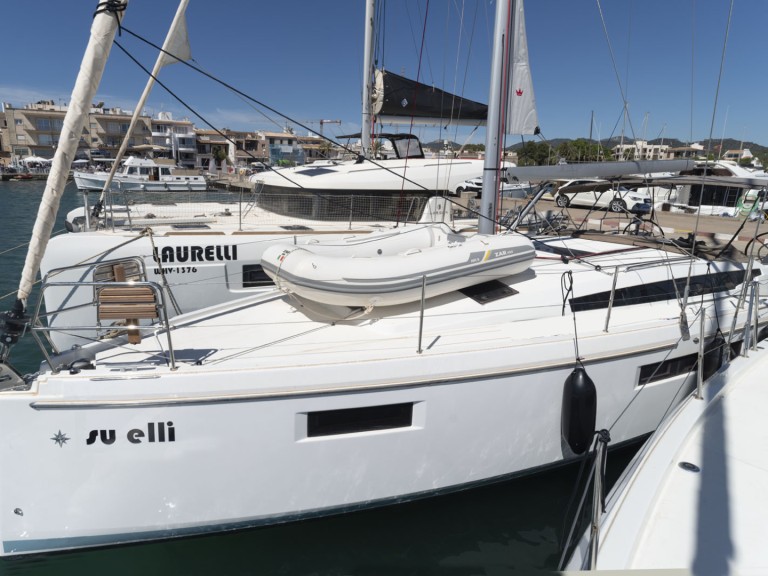 Hire a Jeanneau Sun Odyssey 410 Portocolom