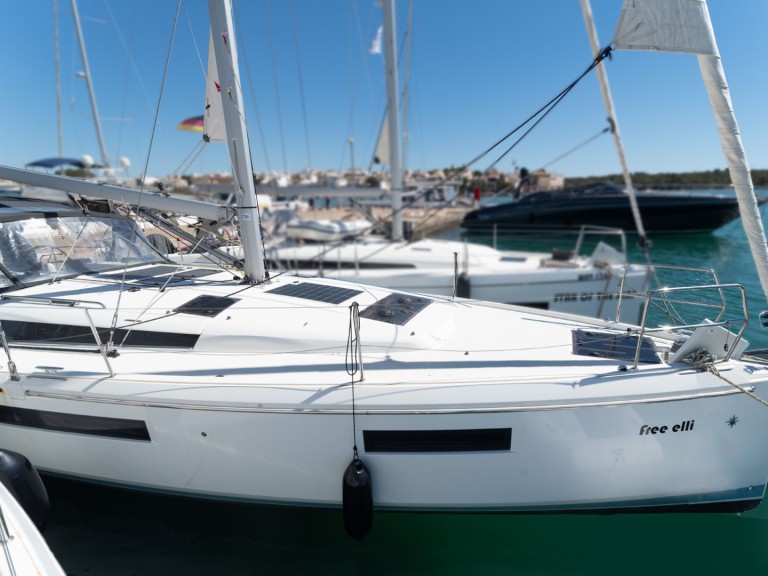 Hire a Jeanneau Sun Odyssey 440 Portocolom