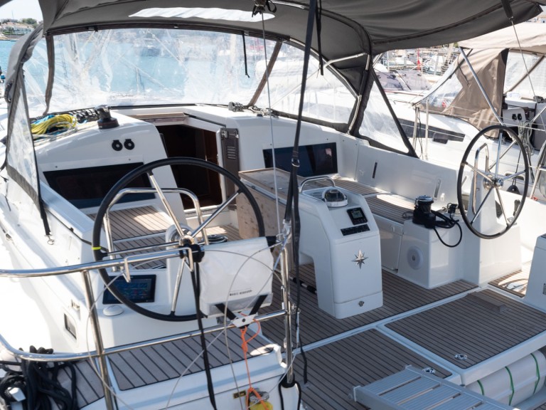 Yacht hire Portocolom cheap Sun Odyssey 440