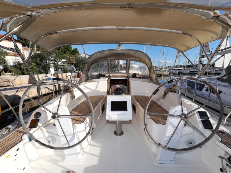 Sailboat to hire Šibenik at the best price