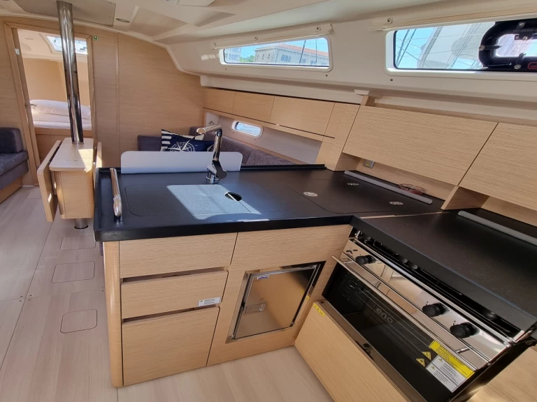 Sailboat hire in Pula - Hanse Hanse 348