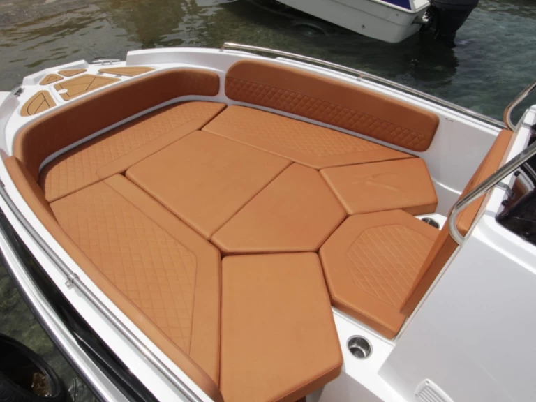 Hire Motorboat Nireus with a boat licence