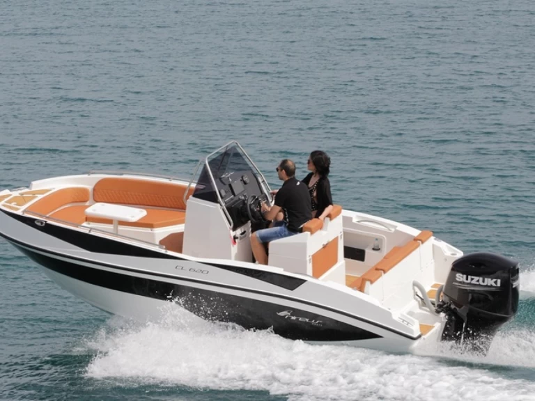 Motorboat to hire Sanguinet at the best price