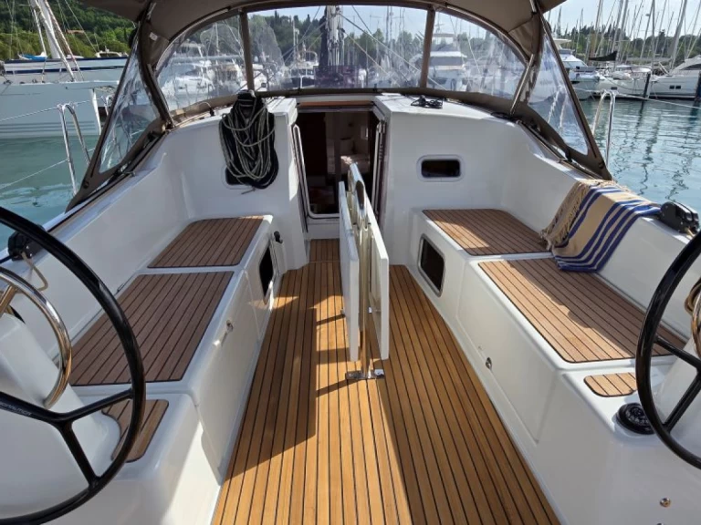 Sailboat to hire Pula at the best price