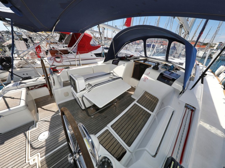 Sailboat to hire Šibenik at the best price