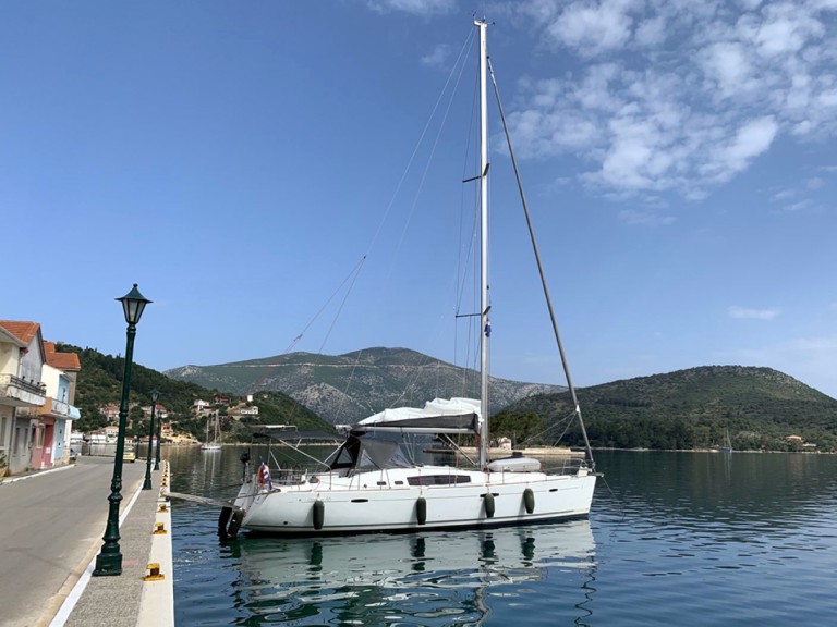 Hire Sailboat with or without skipper Bénéteau Alimos