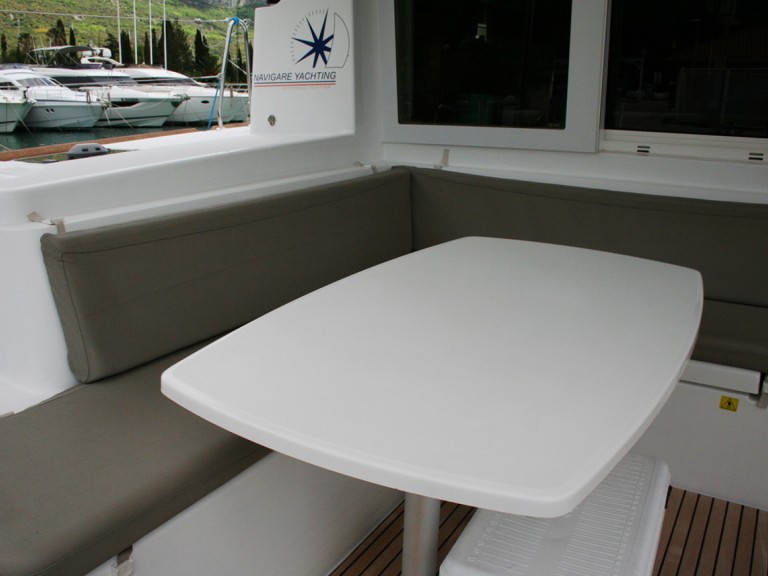 Hire Catamaran Lagoon with a boat licence