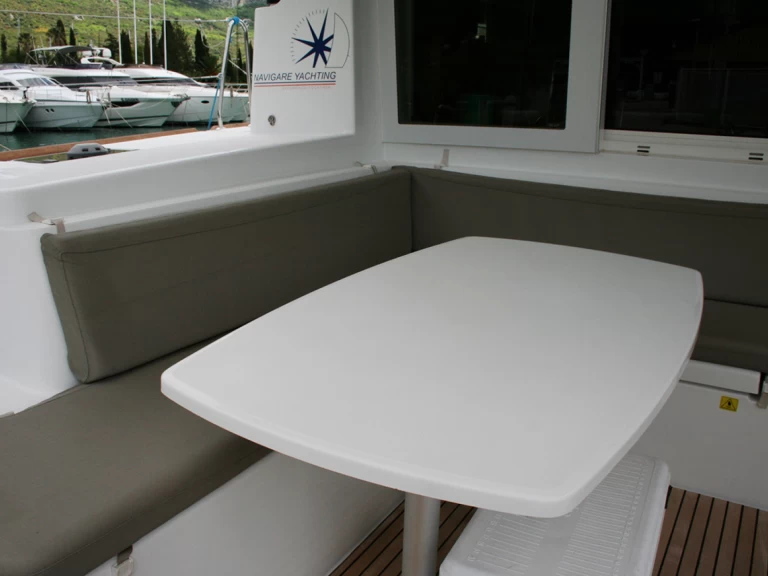 Hire Catamaran Lagoon with a boat licence